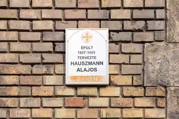 Budai Vár lábánál, impozáns környezetben, 119 nm-es, 3 szobás lakás - Homlokzat - -