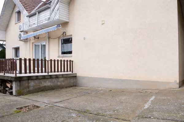 Csömörön, önálló, kétszintes családi ház - Nappaliból nyíló terasz - -