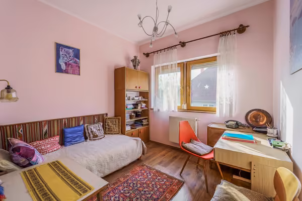 Csömörön, Ófalu részén, kétszintes, nappali+3 szobás ház - Szoba - 15 m² nagyságú