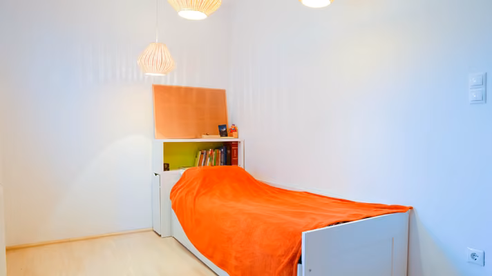 Örökpanorámás ikerház - Szoba - Emeleten az egyik szoba 10 m² nagyságú